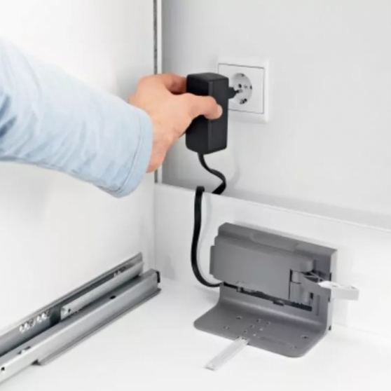 Elektryczne wspomaganie otwierania szuflady SERVO DRIVE UNO do szafkek DZS6 / DZS8 Podstawowe Elektryczne wspomaganie otwierania szuflady SERVO DRIVE UNO do szafkek DZS6 / DZS8 Podstawowe