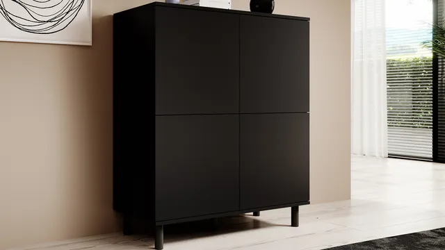 Komoda 4D cała czarna nogi okrągłe słupki czarne