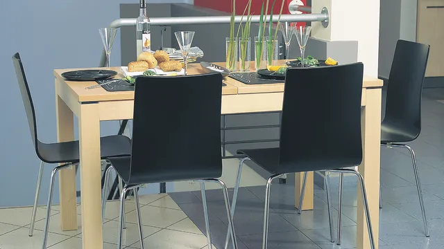 Nowy Styl Cafe aranżacja krzesła i hokery